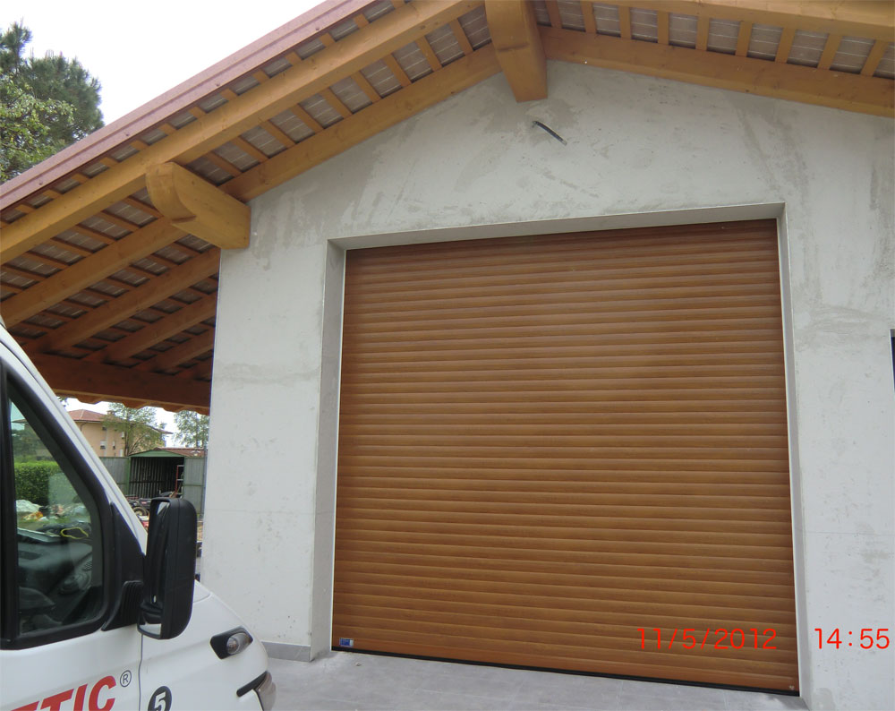 Serranda garage avvolgibile vista esterna